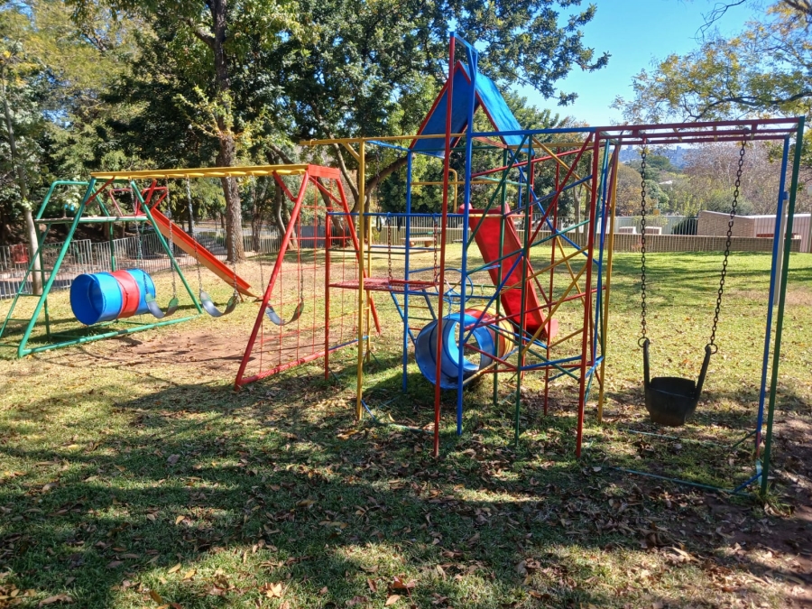 To Let 2 Bedroom Property for Rent in Sandhurst Gauteng