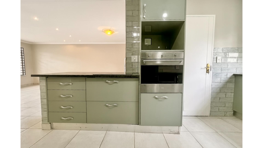 3 Bedroom Property for Sale in Lonehill Gauteng