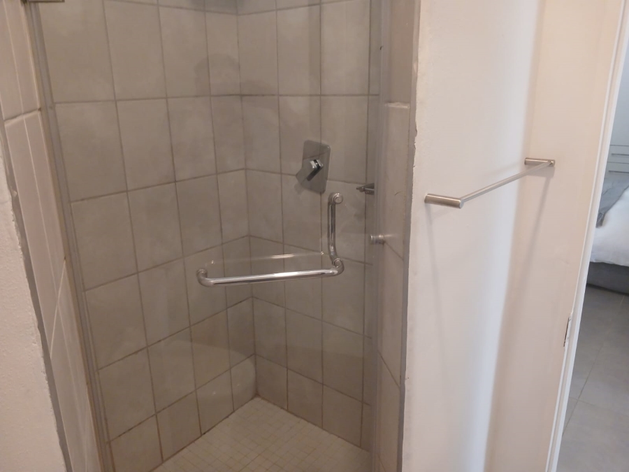 2 Bedroom Property for Sale in Sandhurst Gauteng