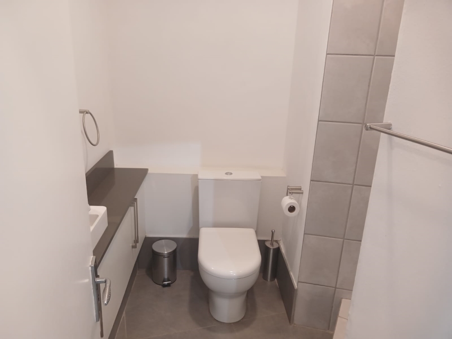 2 Bedroom Property for Sale in Sandhurst Gauteng