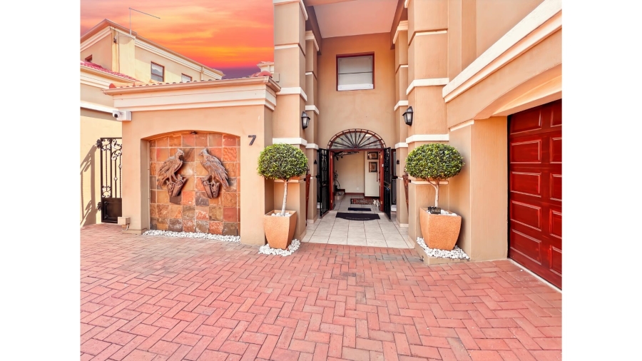 5 Bedroom Property for Sale in Lonehill Gauteng