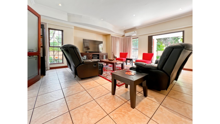 5 Bedroom Property for Sale in Lonehill Gauteng