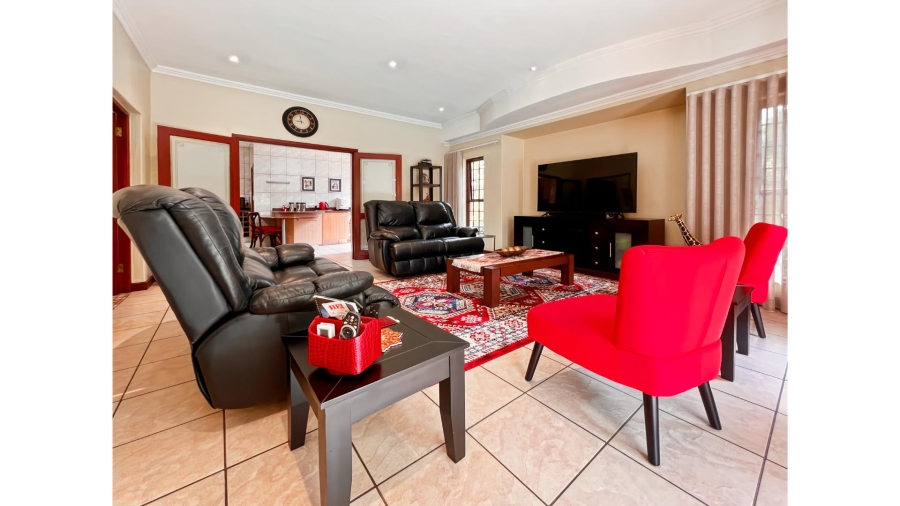 5 Bedroom Property for Sale in Lonehill Gauteng