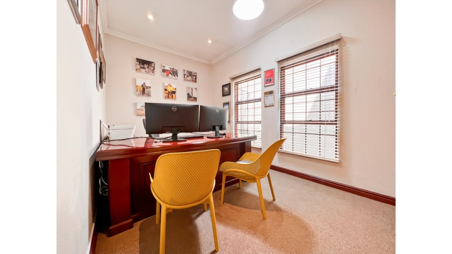 5 Bedroom Property for Sale in Lonehill Gauteng