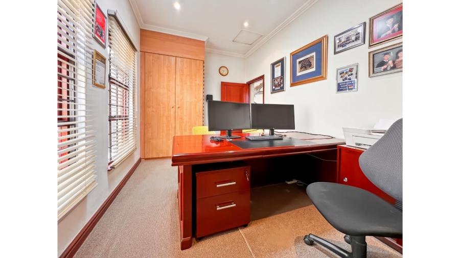 5 Bedroom Property for Sale in Lonehill Gauteng