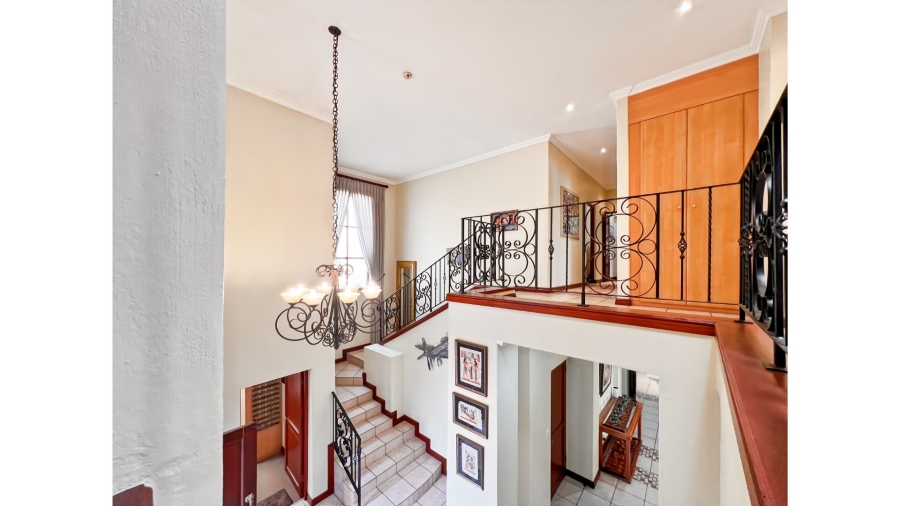 5 Bedroom Property for Sale in Lonehill Gauteng