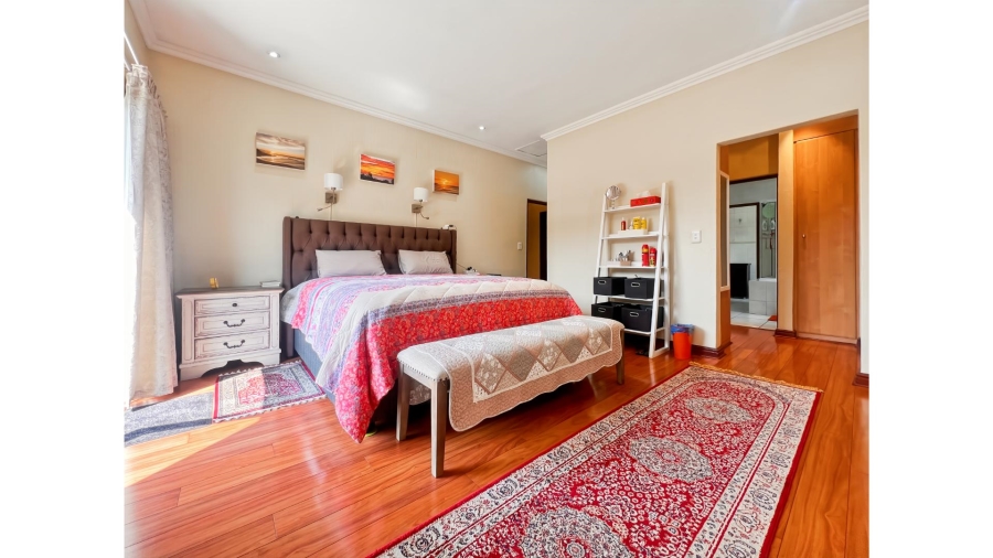 5 Bedroom Property for Sale in Lonehill Gauteng