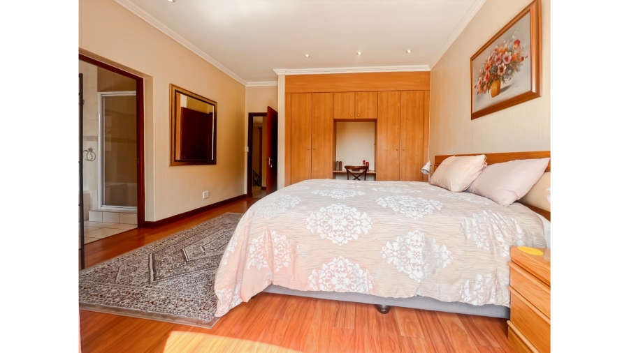 5 Bedroom Property for Sale in Lonehill Gauteng