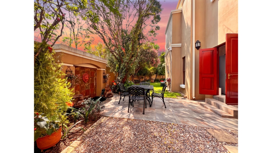 5 Bedroom Property for Sale in Lonehill Gauteng