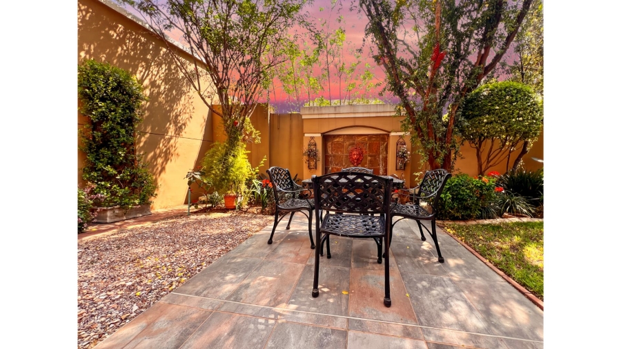 5 Bedroom Property for Sale in Lonehill Gauteng