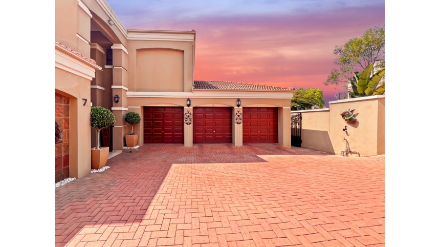 5 Bedroom Property for Sale in Lonehill Gauteng