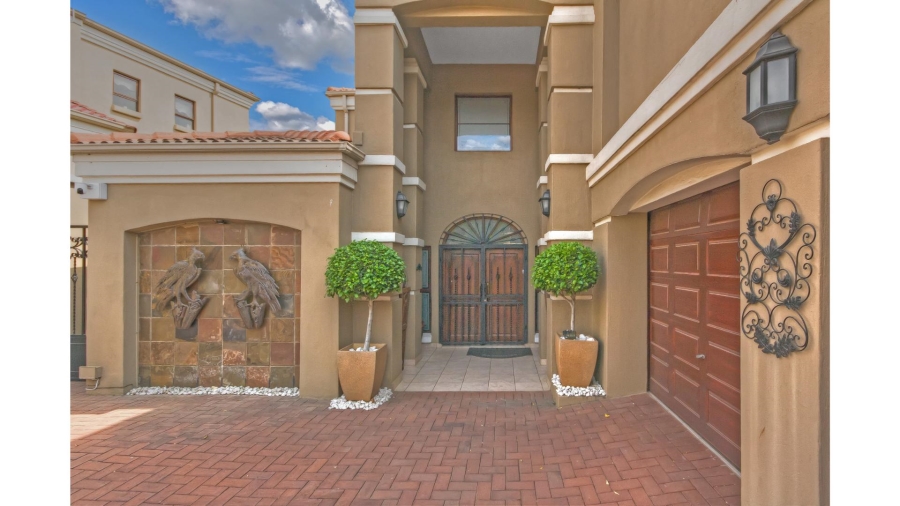 5 Bedroom Property for Sale in Lonehill Gauteng