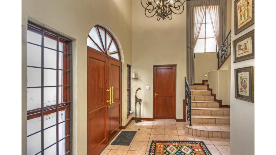 5 Bedroom Property for Sale in Lonehill Gauteng