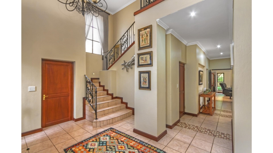 5 Bedroom Property for Sale in Lonehill Gauteng