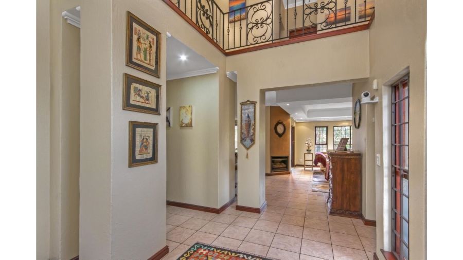 5 Bedroom Property for Sale in Lonehill Gauteng