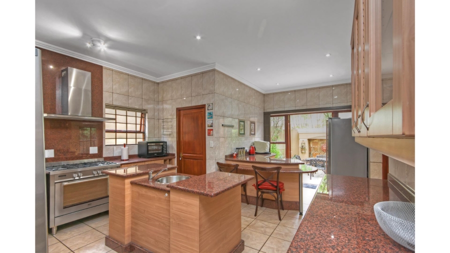 5 Bedroom Property for Sale in Lonehill Gauteng