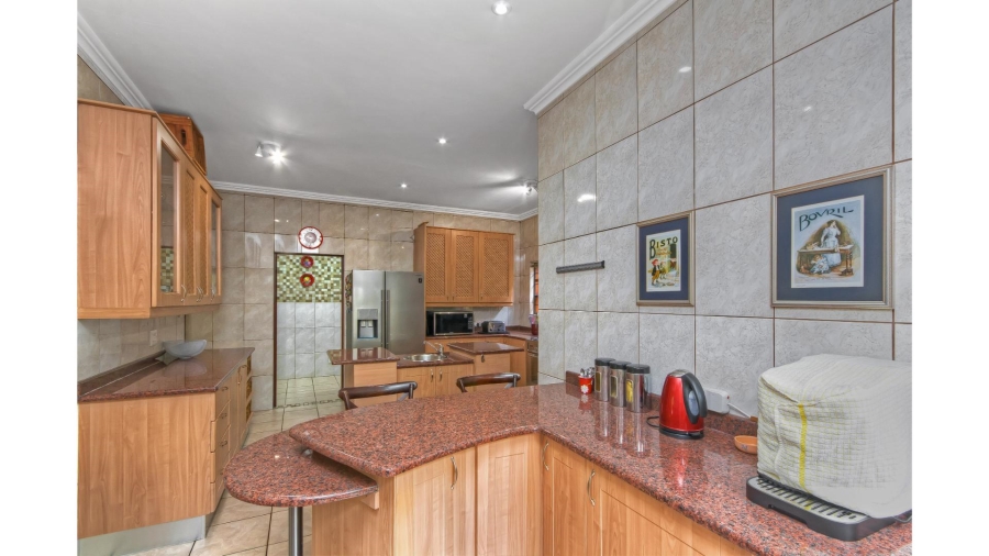 5 Bedroom Property for Sale in Lonehill Gauteng