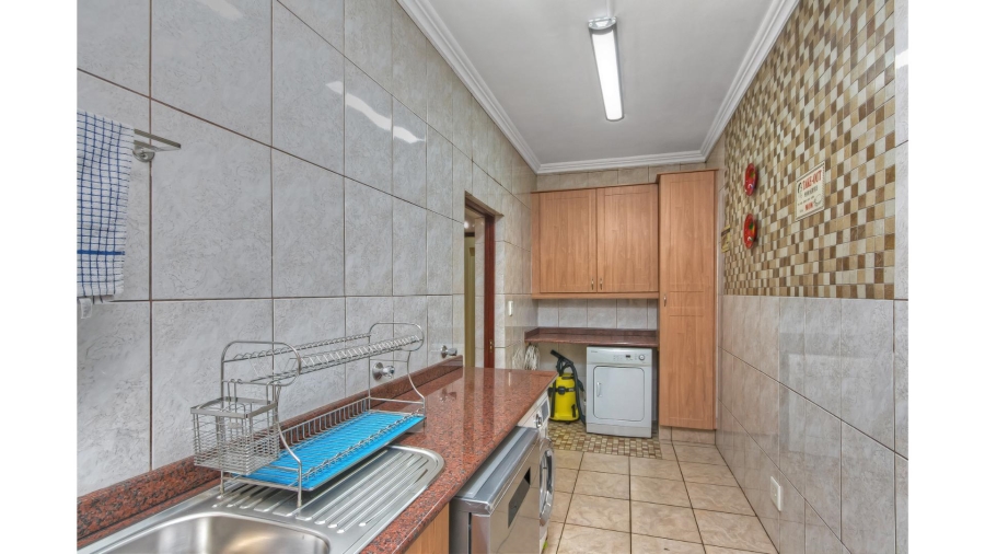 5 Bedroom Property for Sale in Lonehill Gauteng