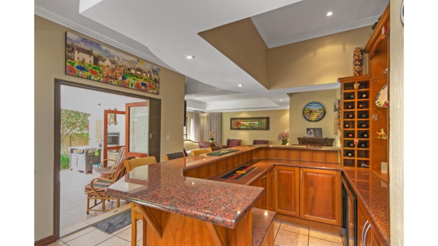 5 Bedroom Property for Sale in Lonehill Gauteng