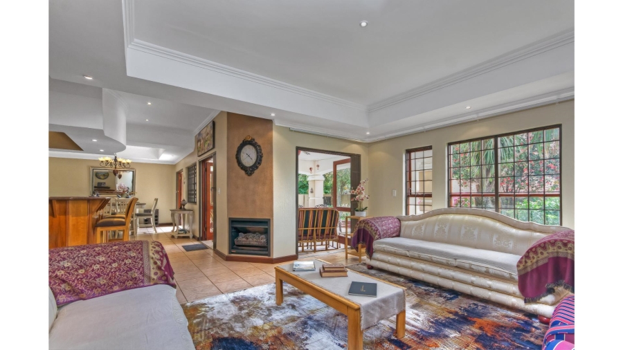 5 Bedroom Property for Sale in Lonehill Gauteng