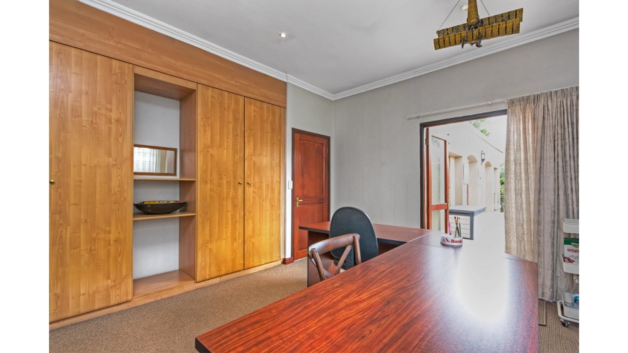 5 Bedroom Property for Sale in Lonehill Gauteng