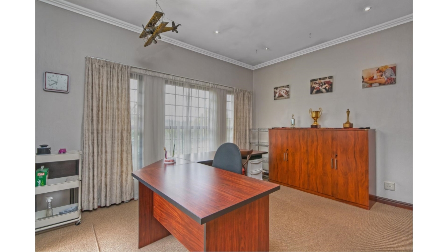 5 Bedroom Property for Sale in Lonehill Gauteng