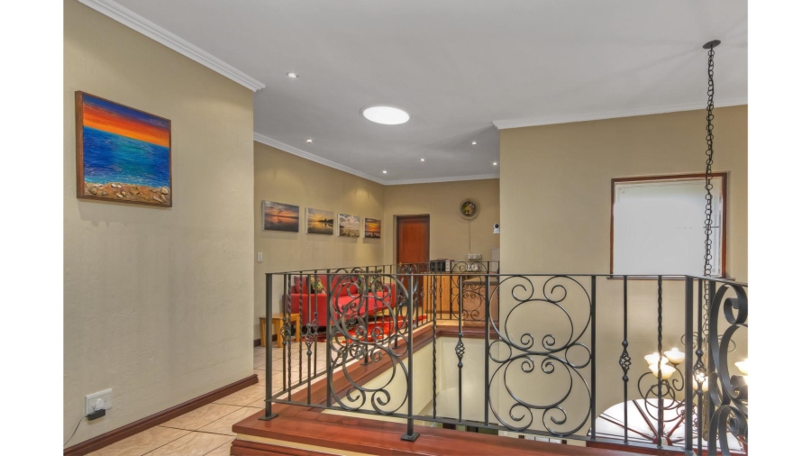 5 Bedroom Property for Sale in Lonehill Gauteng