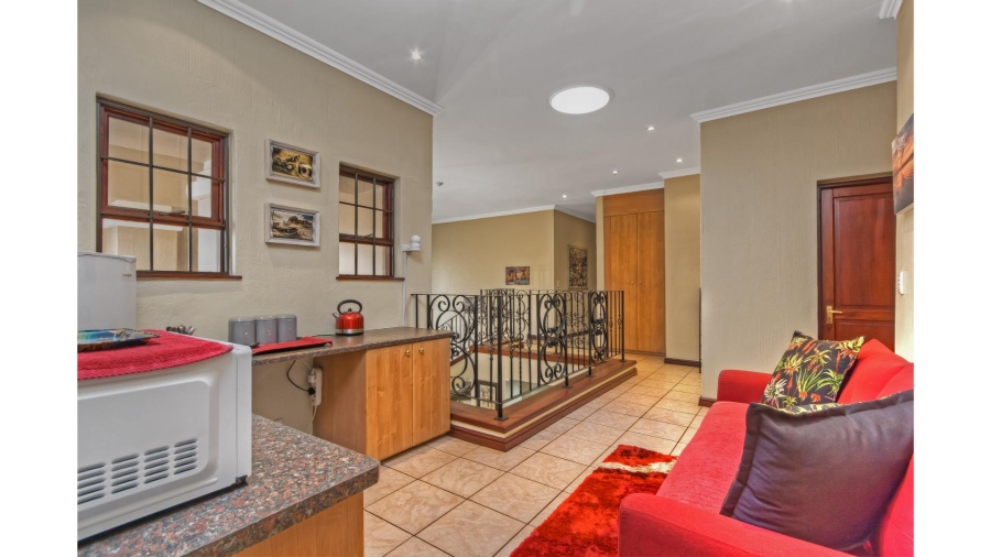 5 Bedroom Property for Sale in Lonehill Gauteng