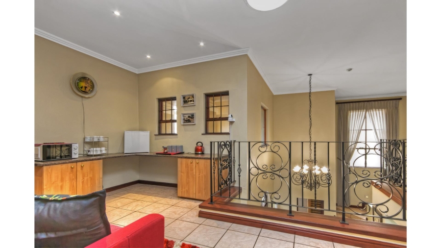 5 Bedroom Property for Sale in Lonehill Gauteng