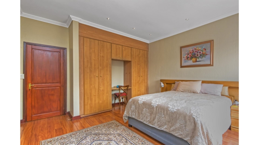 5 Bedroom Property for Sale in Lonehill Gauteng