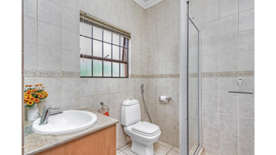 5 Bedroom Property for Sale in Lonehill Gauteng