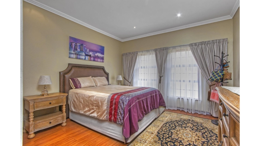 5 Bedroom Property for Sale in Lonehill Gauteng