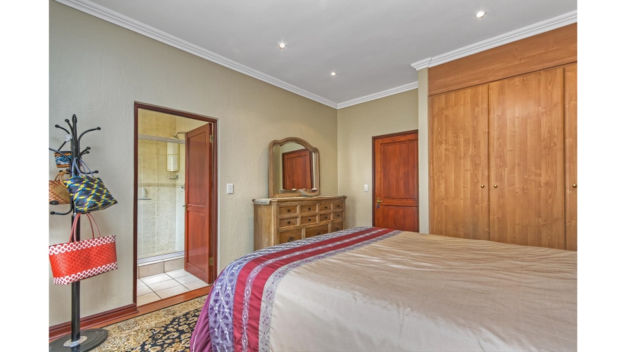 5 Bedroom Property for Sale in Lonehill Gauteng