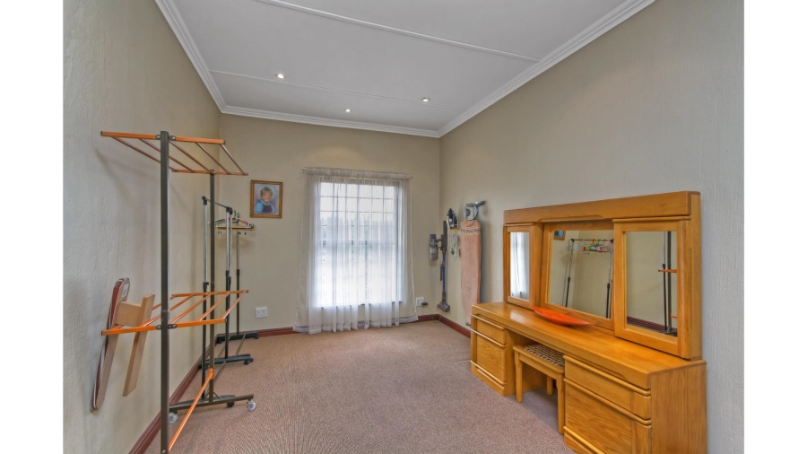 5 Bedroom Property for Sale in Lonehill Gauteng