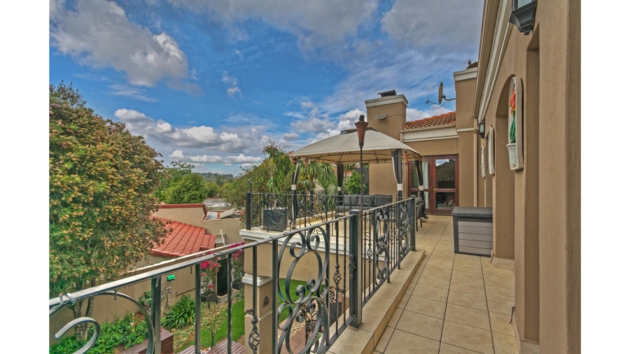 5 Bedroom Property for Sale in Lonehill Gauteng