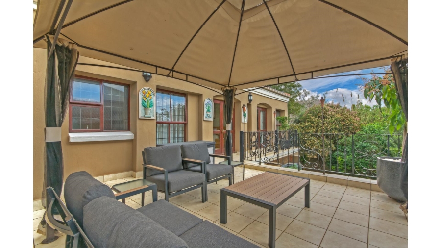 5 Bedroom Property for Sale in Lonehill Gauteng