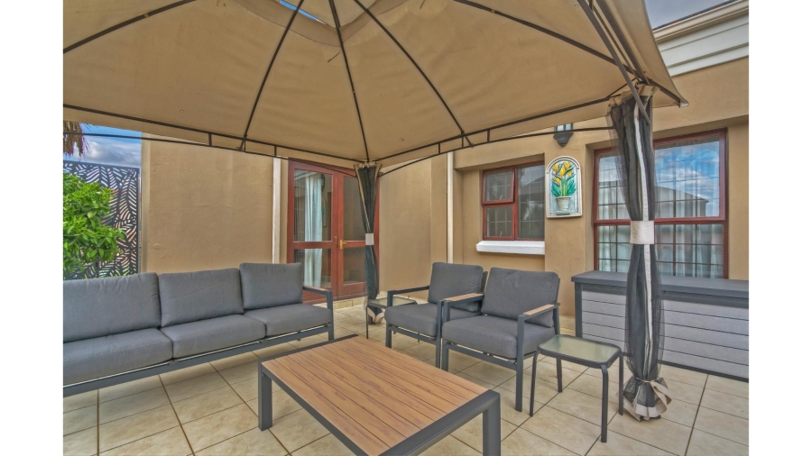 5 Bedroom Property for Sale in Lonehill Gauteng