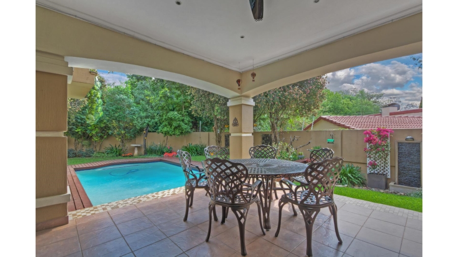 5 Bedroom Property for Sale in Lonehill Gauteng