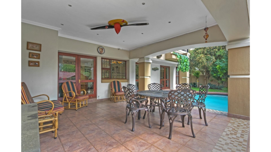 5 Bedroom Property for Sale in Lonehill Gauteng