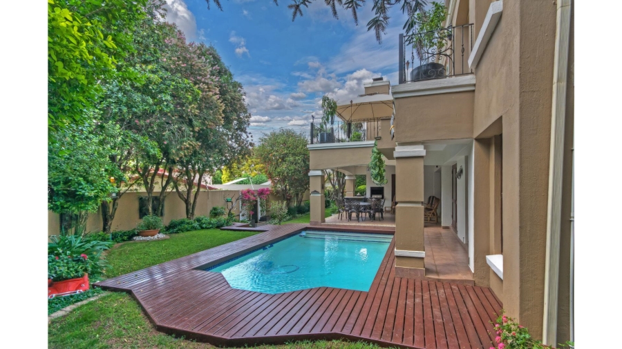 5 Bedroom Property for Sale in Lonehill Gauteng