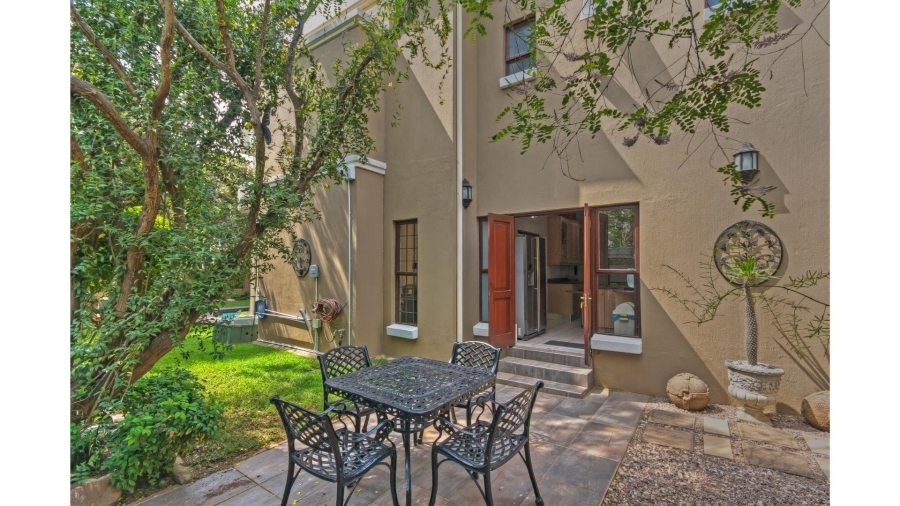 5 Bedroom Property for Sale in Lonehill Gauteng
