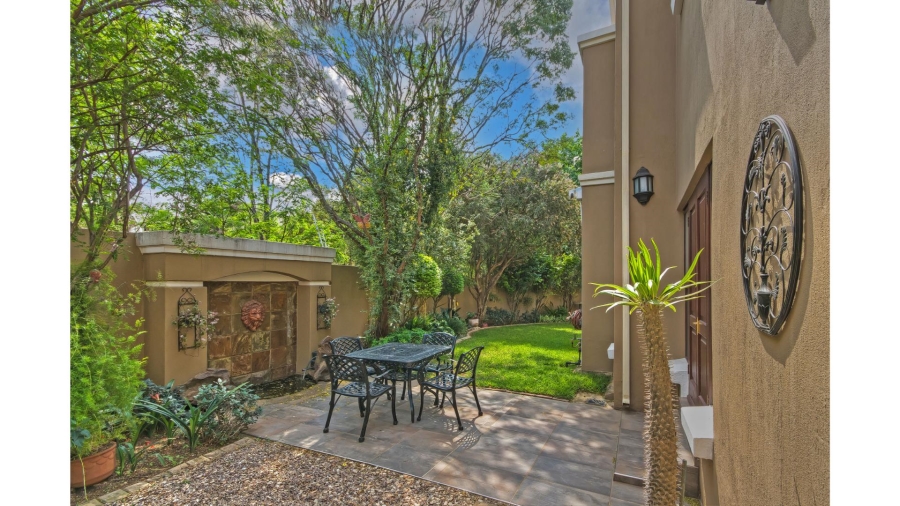 5 Bedroom Property for Sale in Lonehill Gauteng