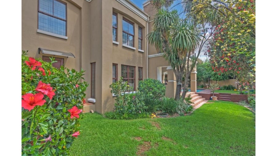 5 Bedroom Property for Sale in Lonehill Gauteng