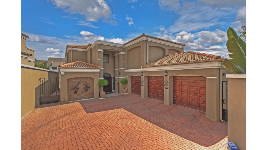 5 Bedroom Property for Sale in Lonehill Gauteng