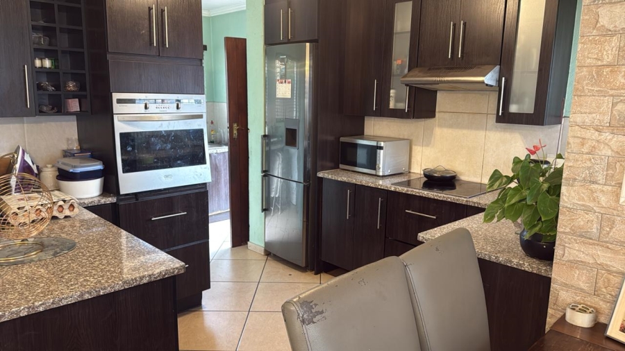 3 Bedroom Property for Sale in Raslouw Gardens Gauteng