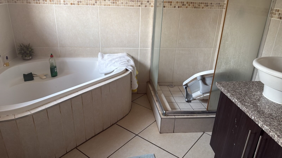 3 Bedroom Property for Sale in Raslouw Gardens Gauteng