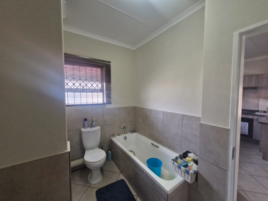 To Let 2 Bedroom Property for Rent in Brentwood Gauteng