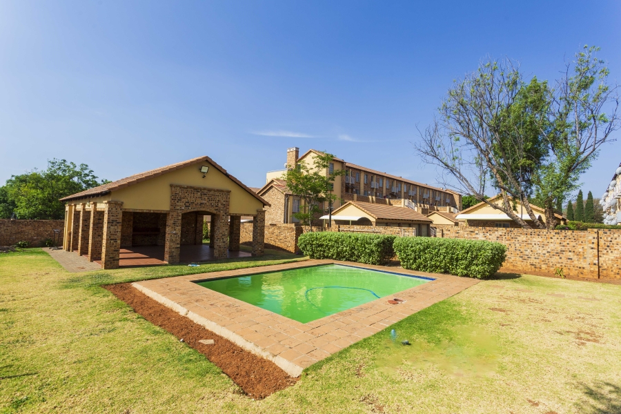 2 Bedroom Property for Sale in Halfway Gardens Gauteng