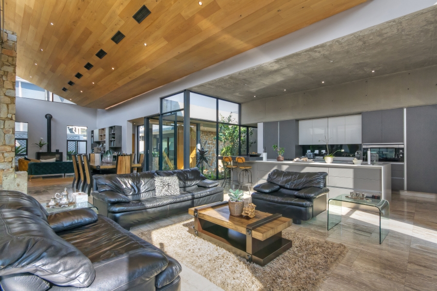 4 Bedroom Property for Sale in Waterfall Country Estate Gauteng