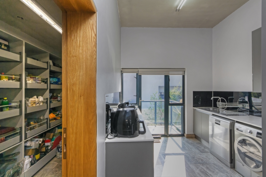 4 Bedroom Property for Sale in Waterfall Country Estate Gauteng